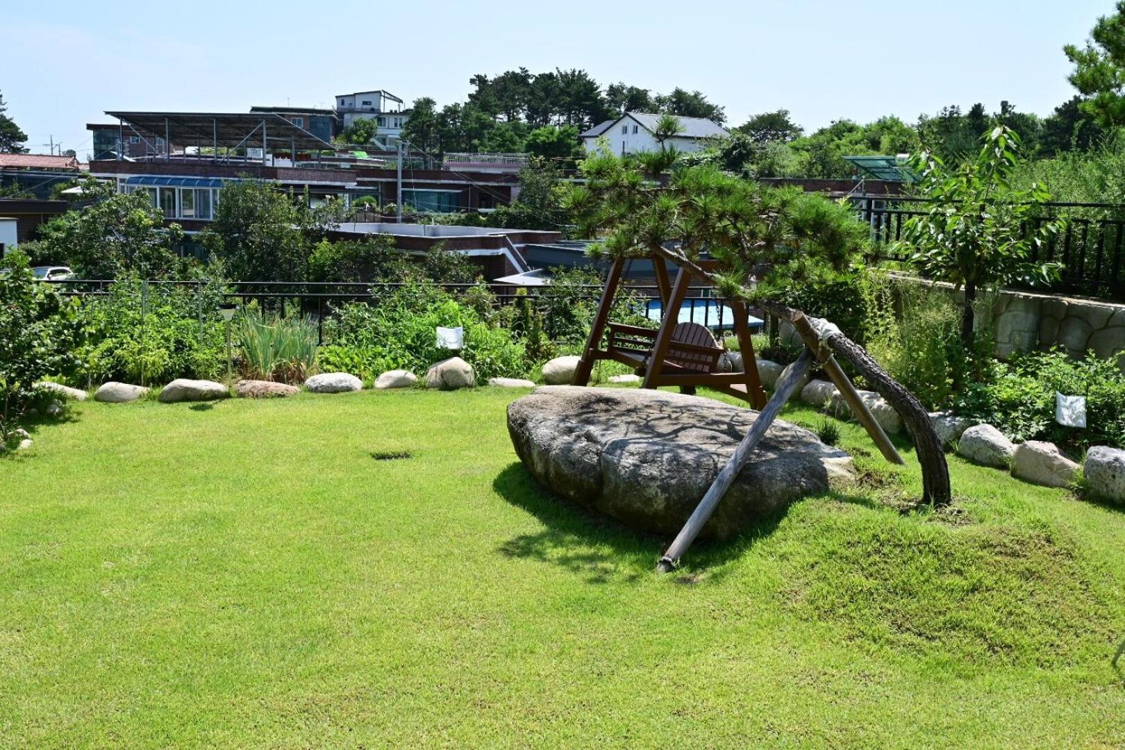 Goseung Luceluna Pension Hotel Goseong  Exterior photo