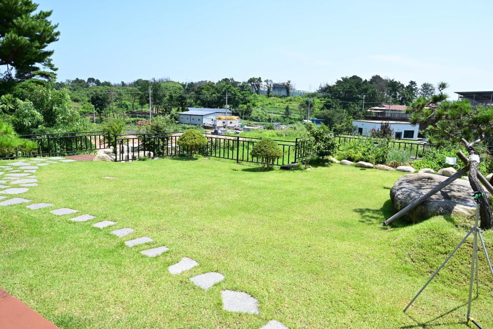 Goseung Luceluna Pension Hotel Goseong  Exterior photo